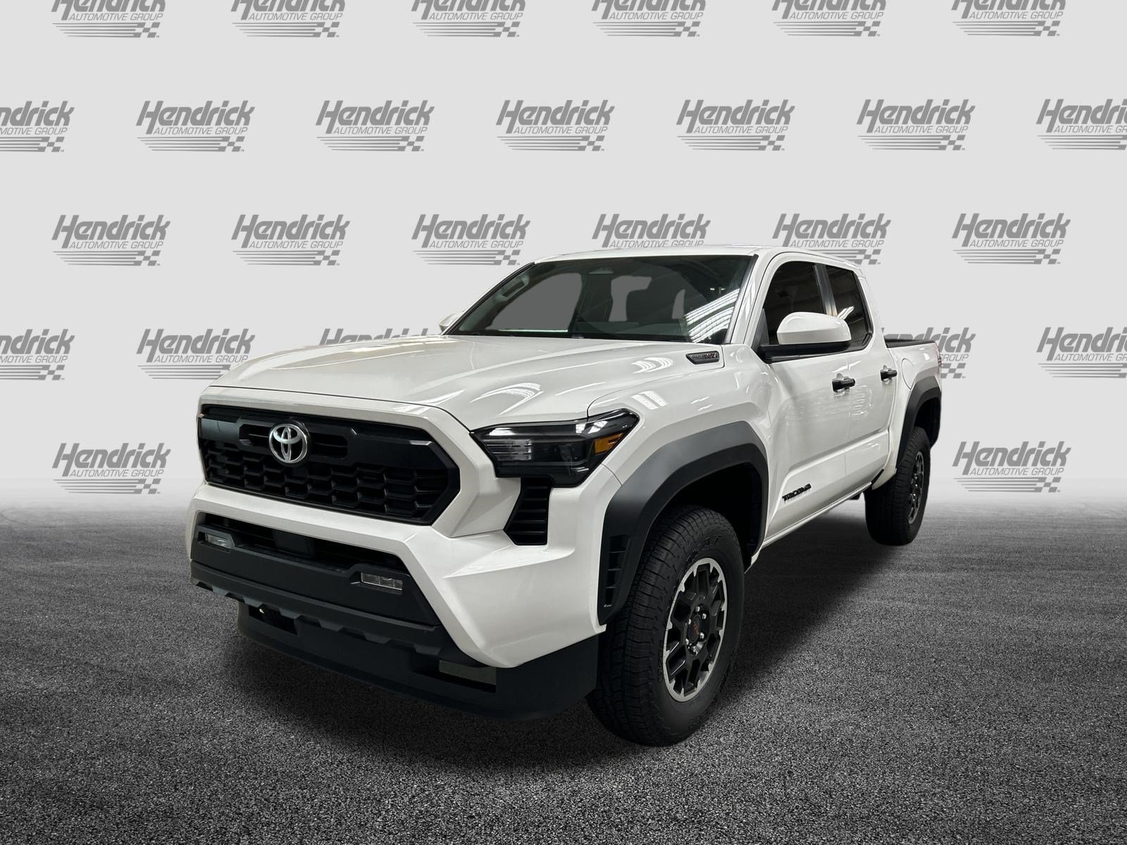 Certified 2025 Toyota Tacoma TRD Off-Road AWD/4WD image 5