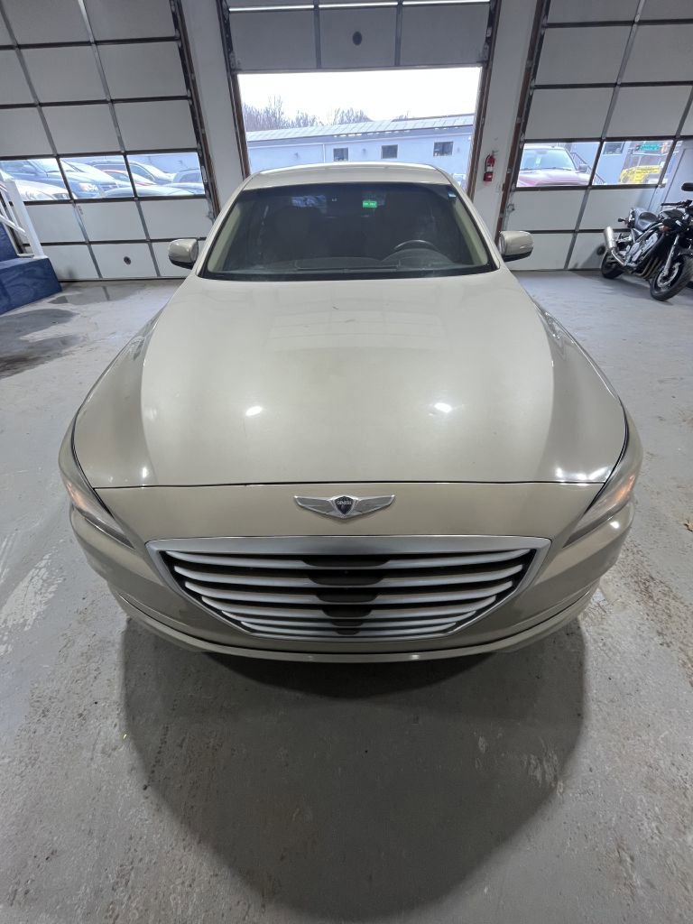 Used 2015 Hyundai Genesis 3.8 image 4