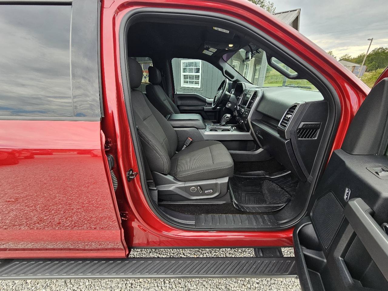 Used 2017 Ford F150 XLT w/ Equipment Group 302A Luxury AWD/4WD image 31