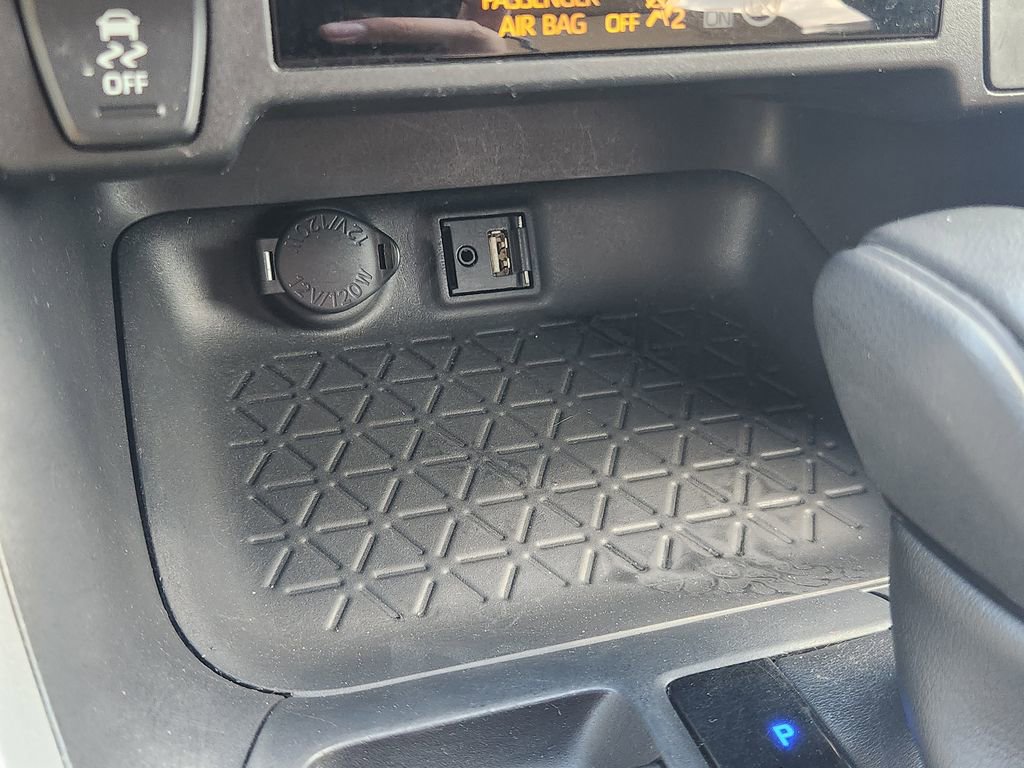 Used 2019 Toyota RAV4 LE image 25