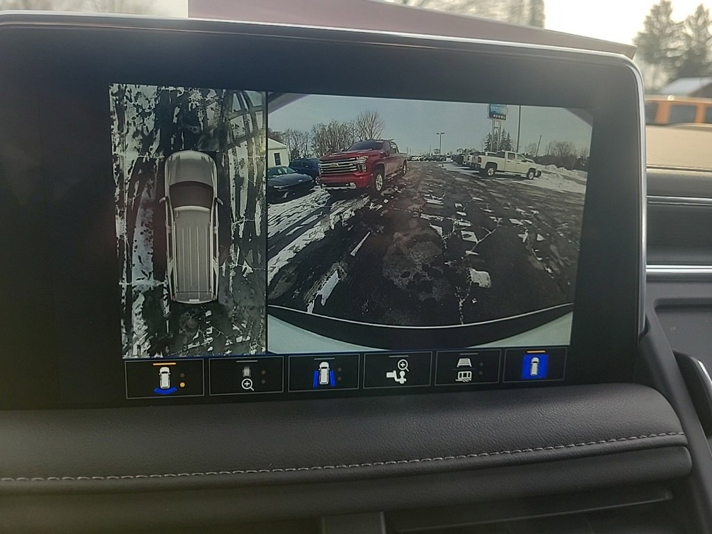 Used 2024 Chevrolet Suburban Z71 w/ Luxury Package image 18