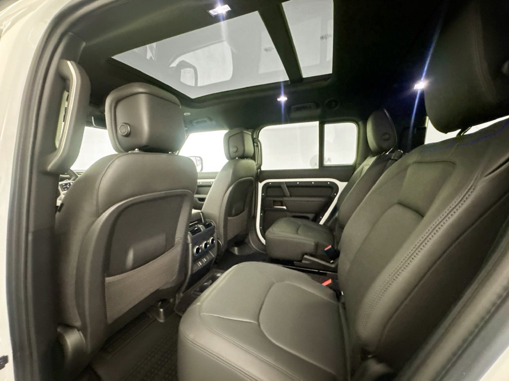 New 2026 Land Rover Defender 130 X-Dynamic SE AWD/4WD image 23