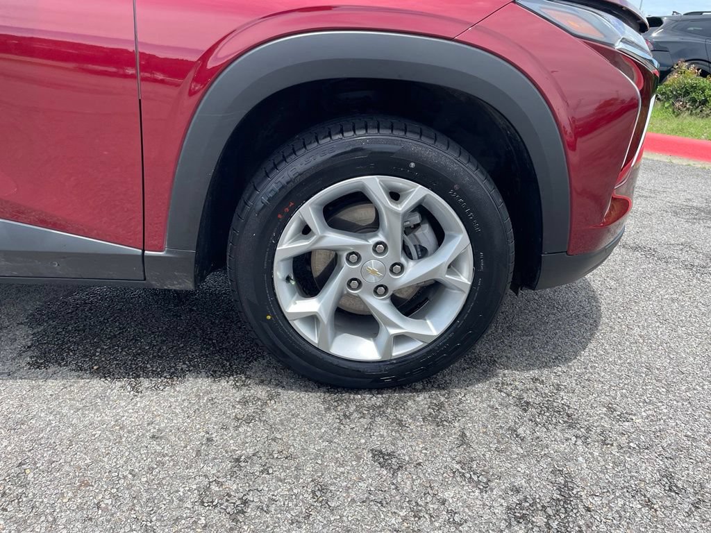 Used 2025 Chevrolet Trax LS w/ LS Convenience Package FWD image 31