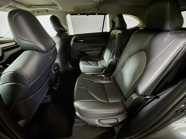 Used 2025 Toyota Highlander XLE image 24