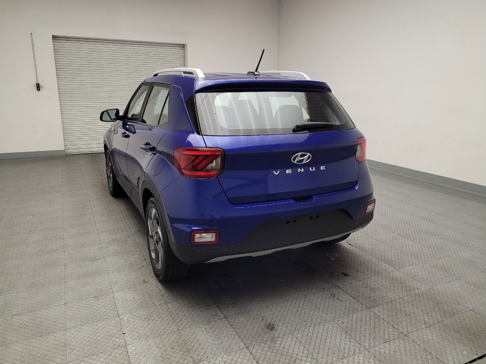Used 2025 Hyundai Venue SEL image 6