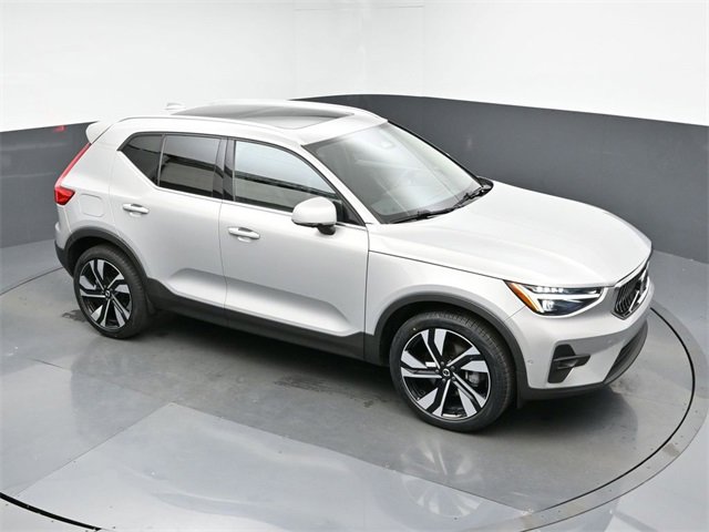 Used 2024 Volvo XC40 B5 Plus w/ Climate Package image 44