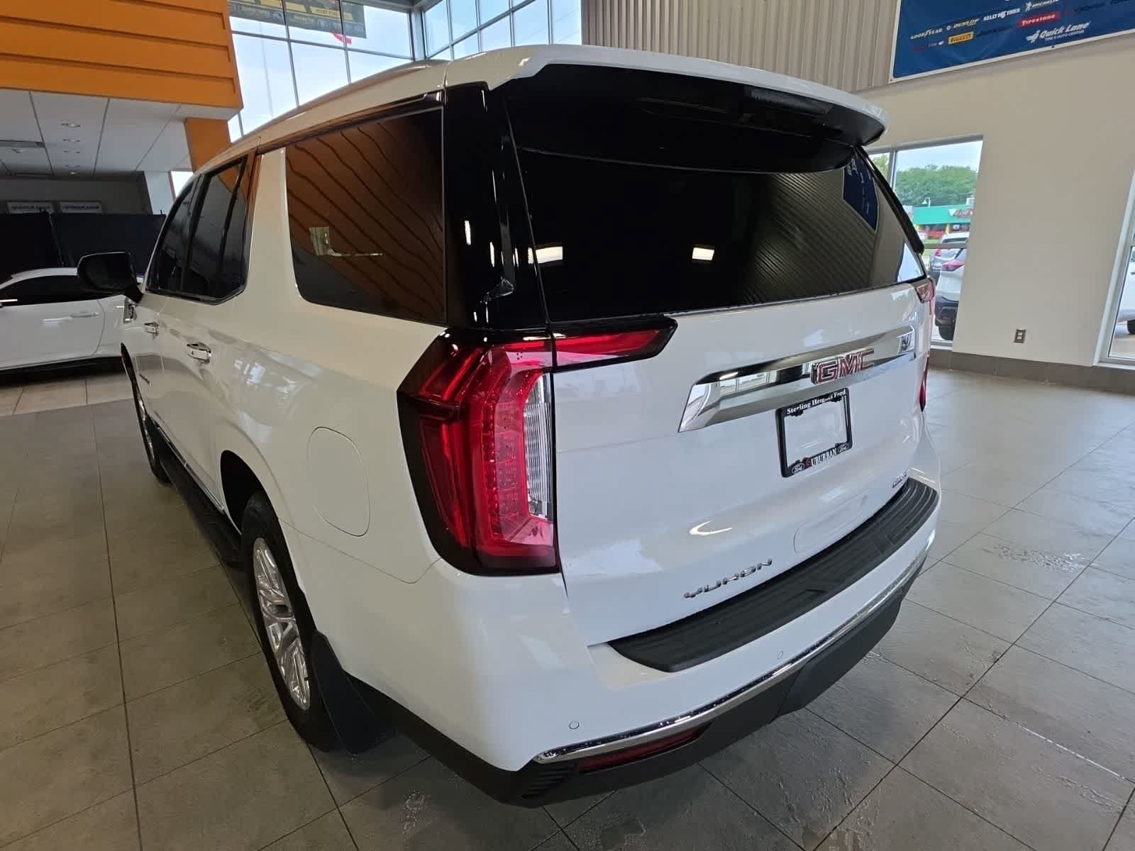 Used 2024 GMC Yukon SLT w/ SLT Premium Package AWD/4WD image 13