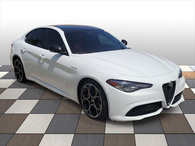 Used 2023 Alfa Romeo Giulia Veloce RWD image 3