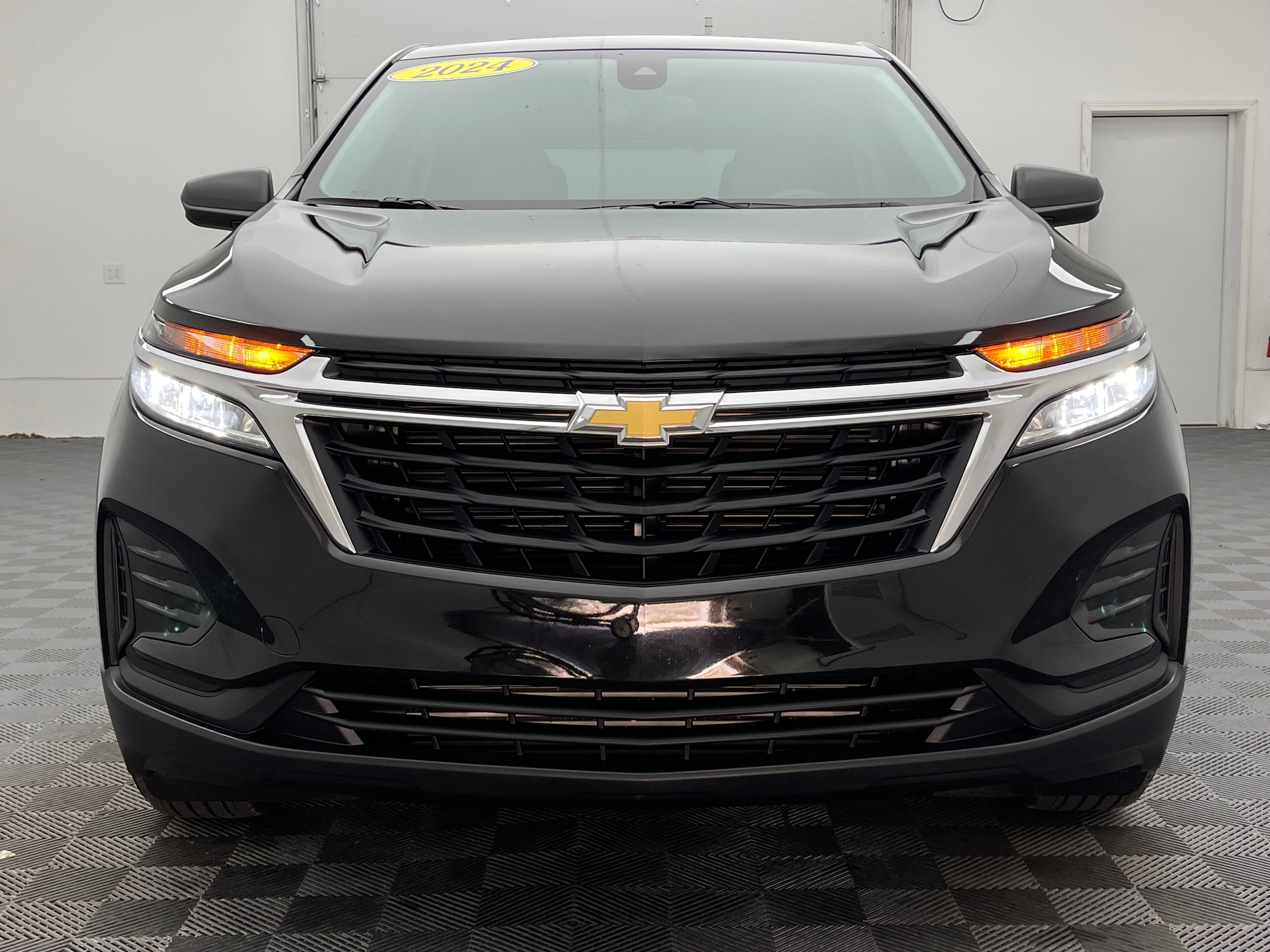 Used 2024 Chevrolet Equinox LS FWD image 10