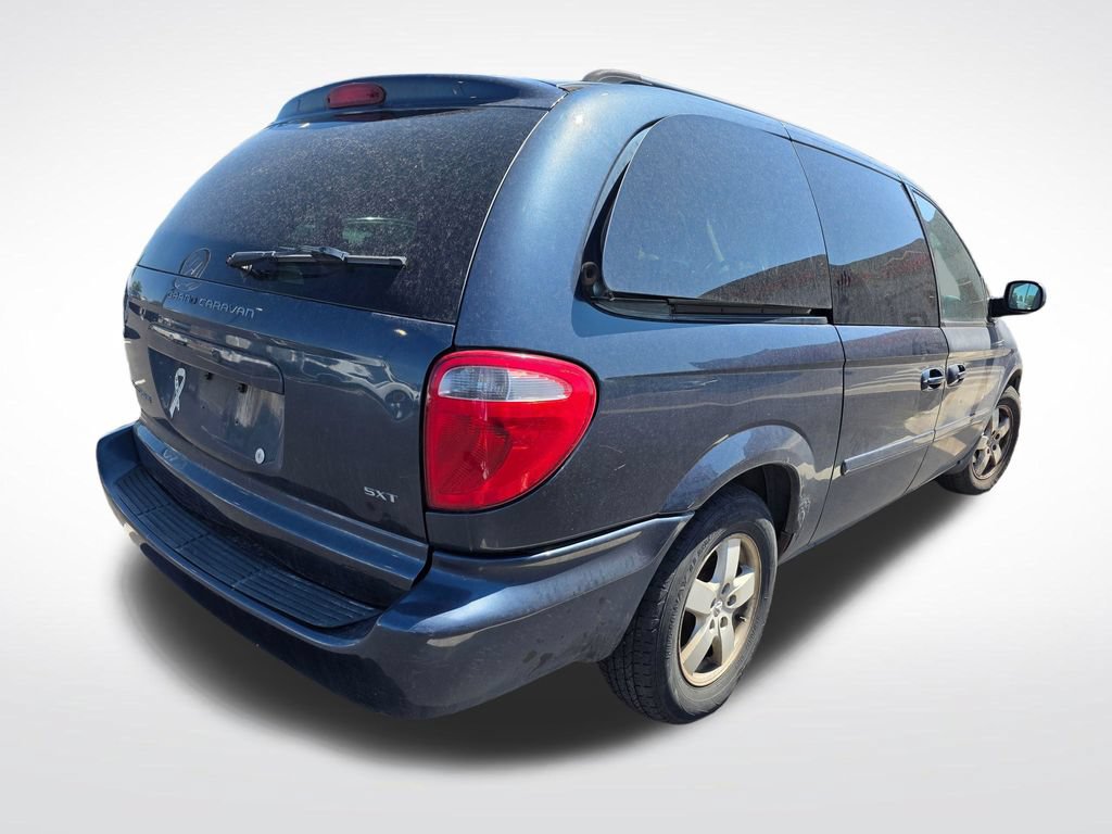 Used 2007 Dodge Grand Caravan SXT w/ Leather Interior Group FWD image 3