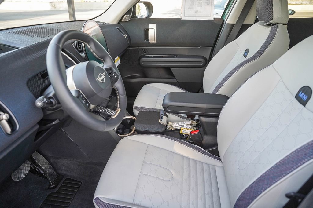 Used 2025 MINI Cooper Countryman S w/ Comfort Package Max image 19