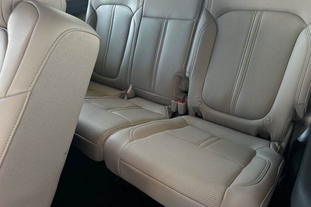 New 2026 Jeep Grand Wagoneer L 2WD w/ 8-Passenger Seating Package image 15