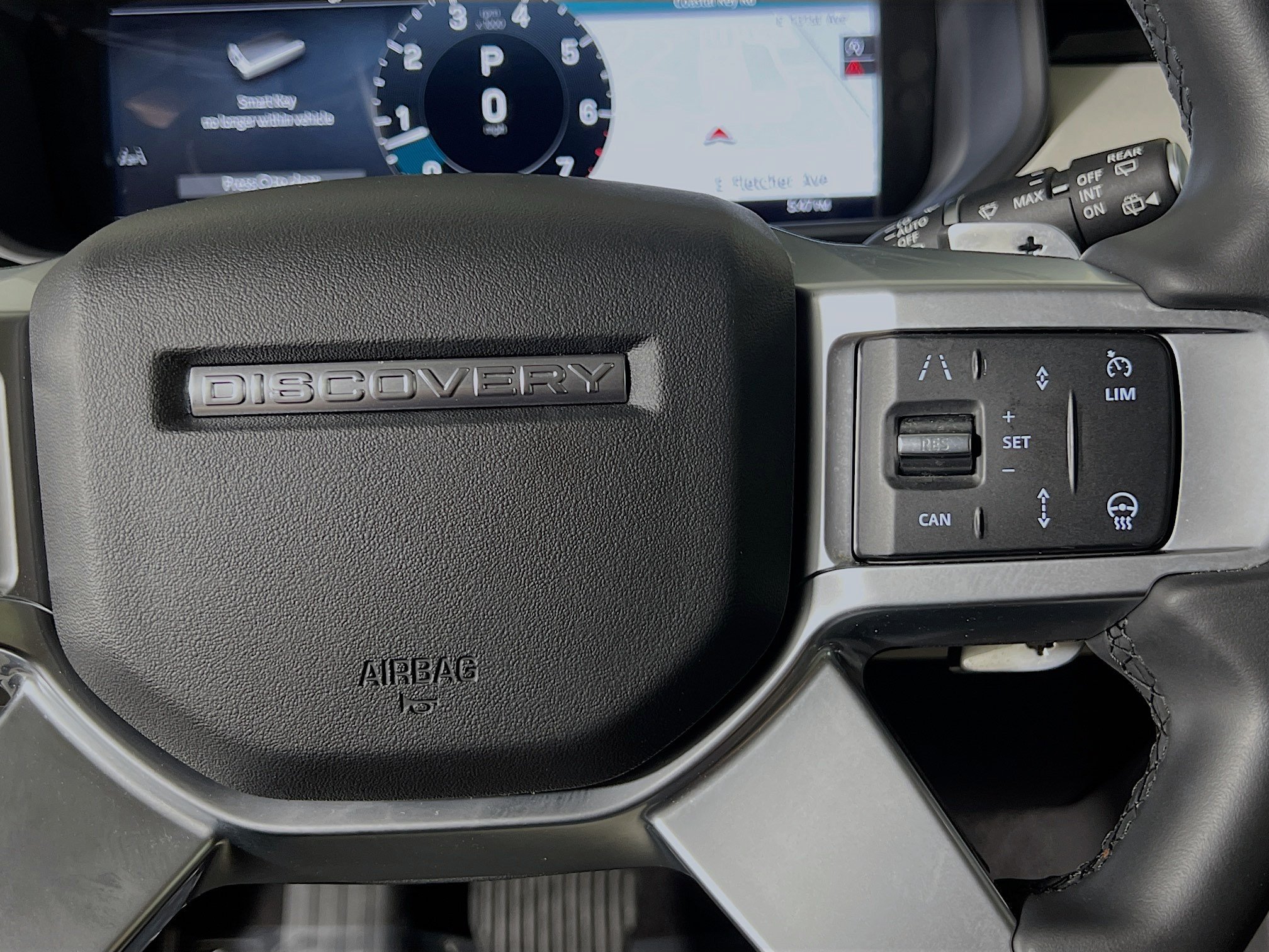 Used 2025 Land Rover Discovery S AWD/4WD image 20