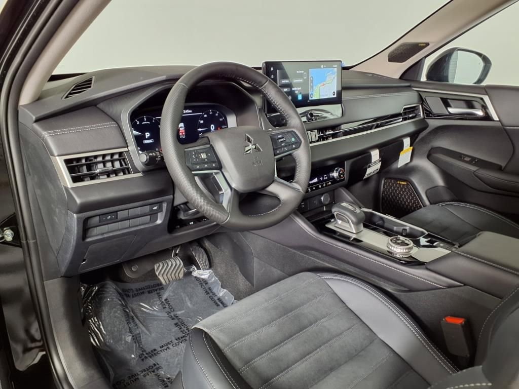 Used 2025 Mitsubishi Outlander SE FWD image 15