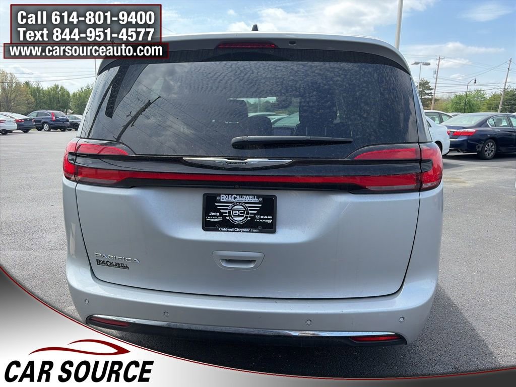 Used 2024 Chrysler Pacifica Touring-L FWD image 6