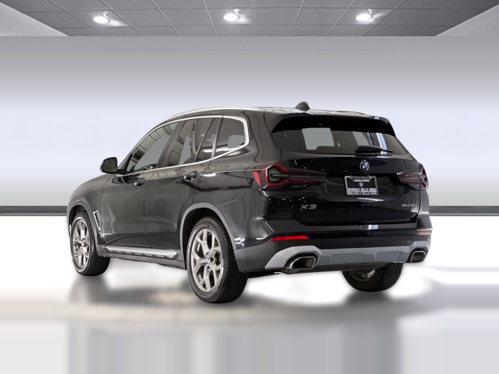 Used 2024 BMW X3 sDrive30i w/ Convenience Package RWD image 3