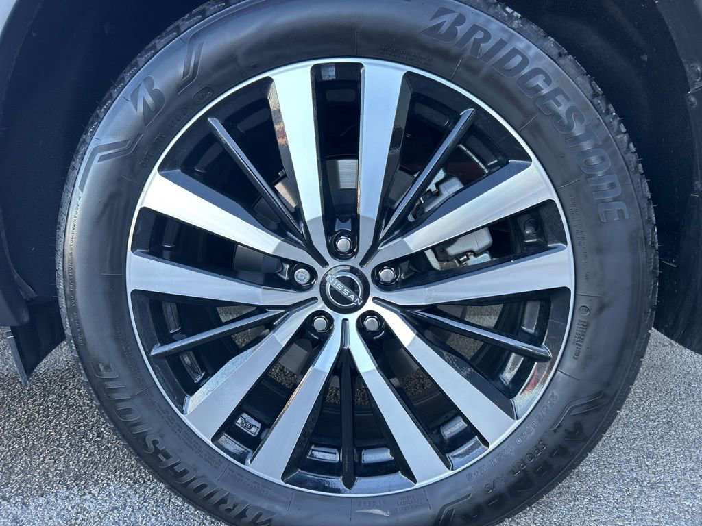 Used 2024 Nissan Pathfinder Platinum image 21