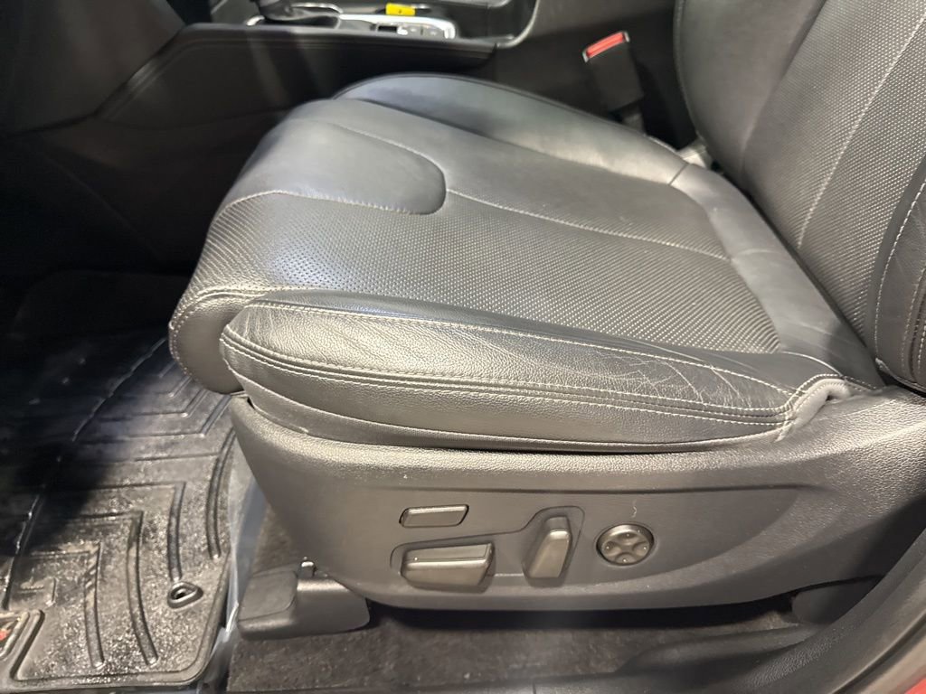 Used 2019 Hyundai Santa Fe AWD w/ Cargo Package image 28