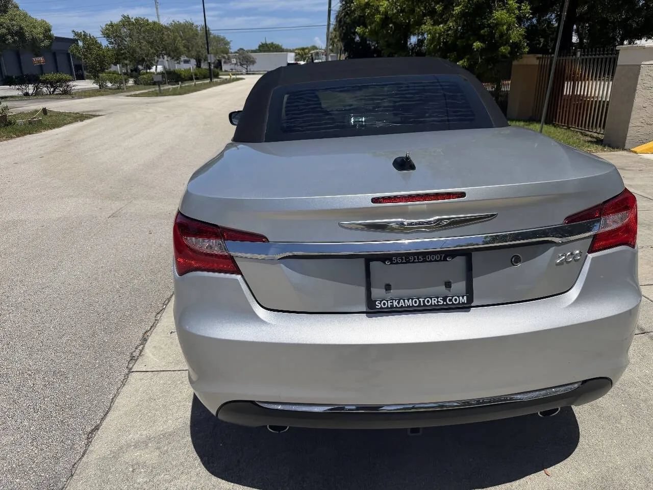 Used 2011 Chrysler 200 Limited FWD image 10