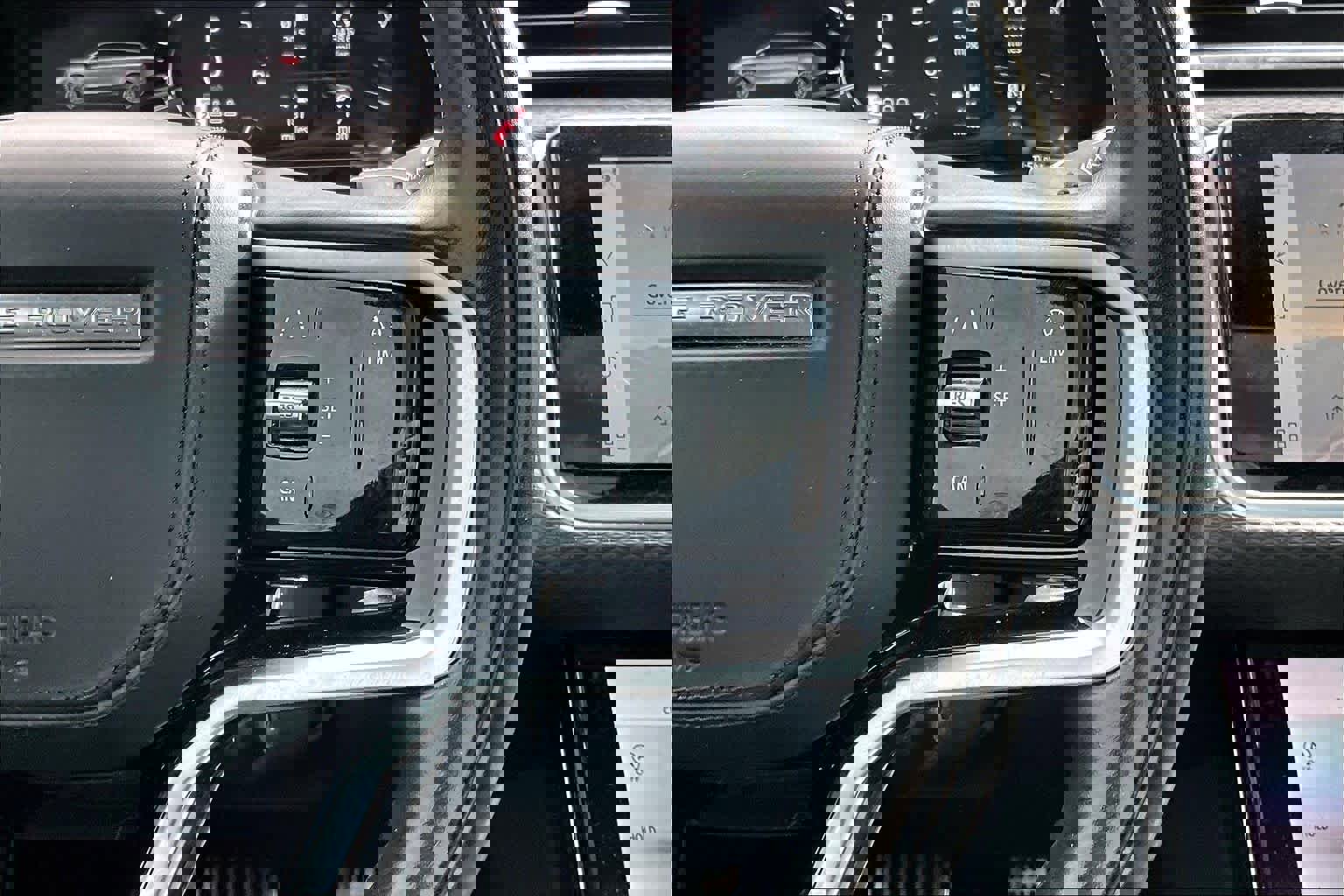 Used 2021 Land Rover Range Rover Velar R-Dynamic S image 17