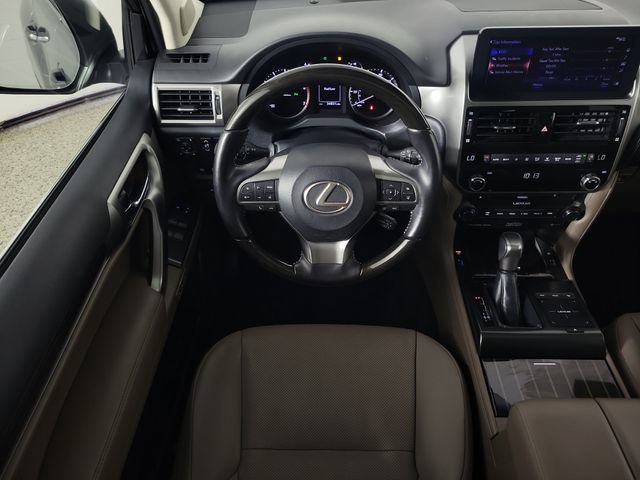 Used 2023 Lexus GX 460 Premium w/ Accessory Package AWD/4WD image 10