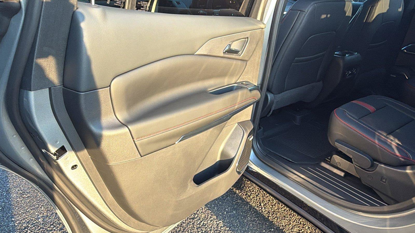 New 2027 Chevrolet Traverse RS w/ LPO, Floor Liner Package FWD image 17