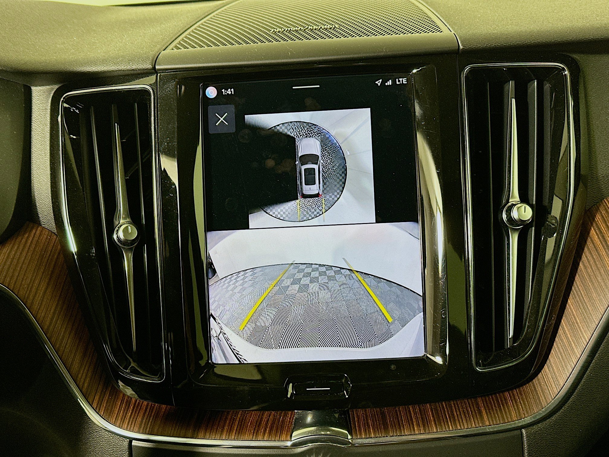 Used 2024 Volvo XC60 B5 Plus image 25