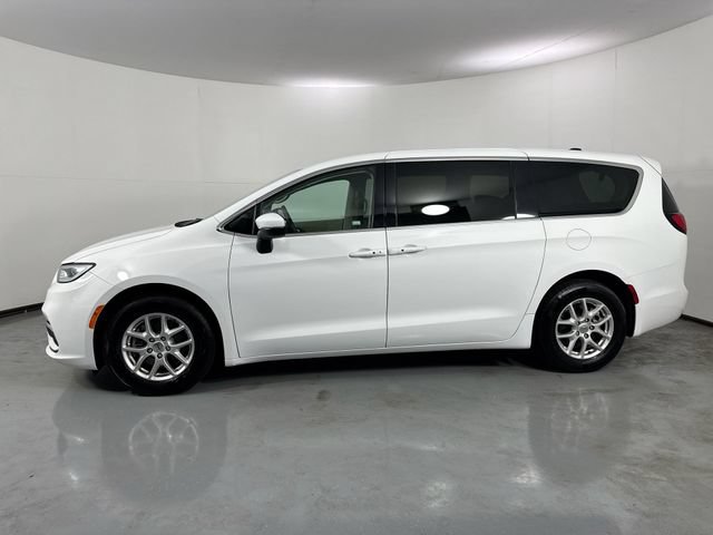 Used 2023 Chrysler Pacifica Touring-L FWD image 29