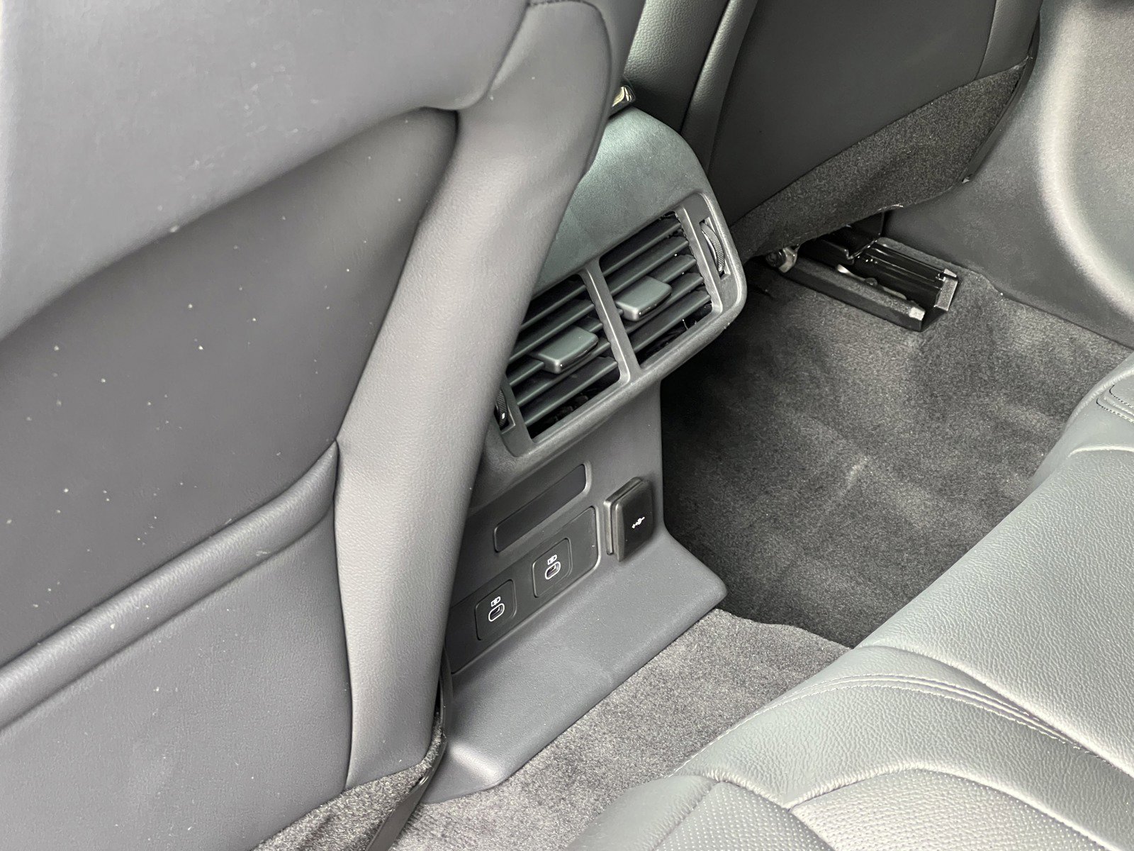 New 2025 Land Rover Range Rover Velar Dynamic SE image 15