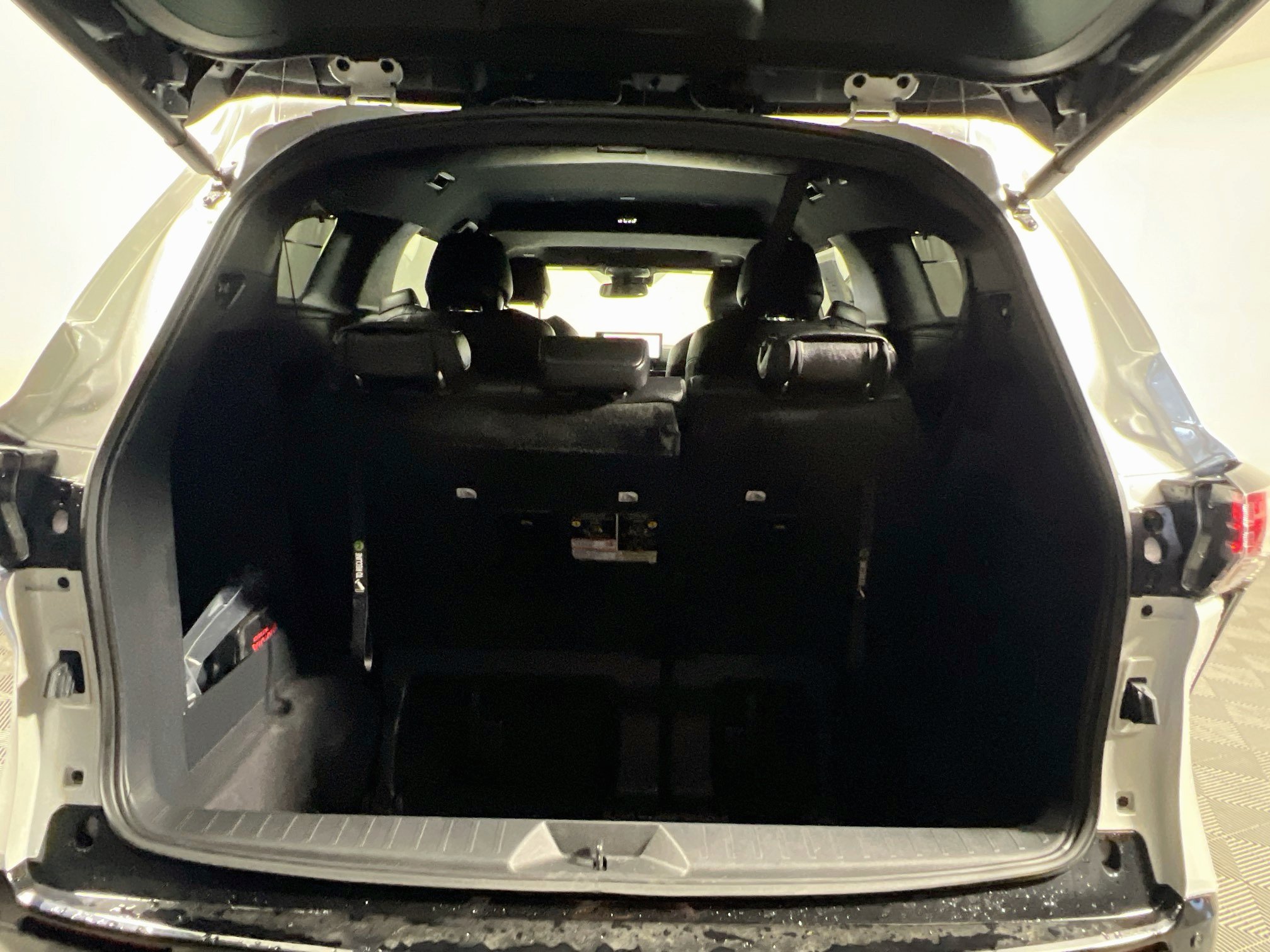 Used 2025 Toyota Sienna Platinum FWD image 33