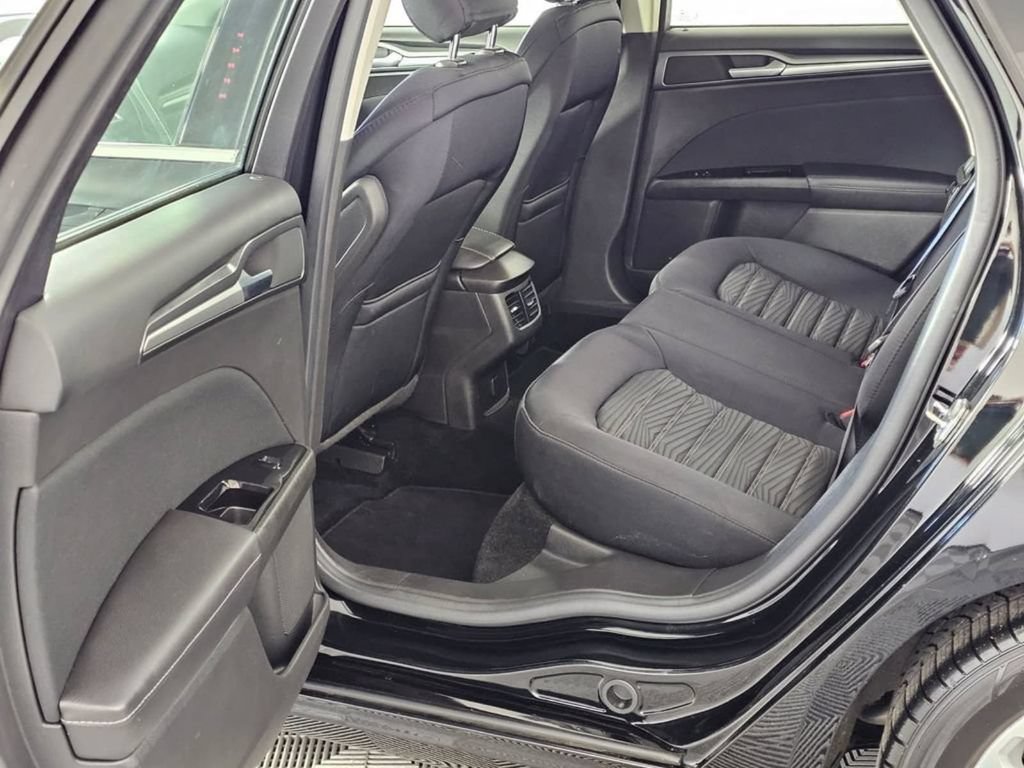 Used 2016 Ford Fusion SE FWD image 15