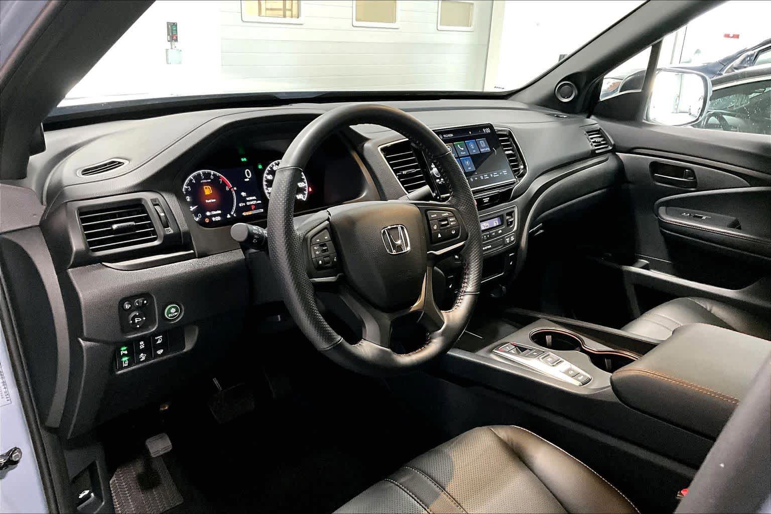 Used 2025 Honda Ridgeline TrailSport image 2