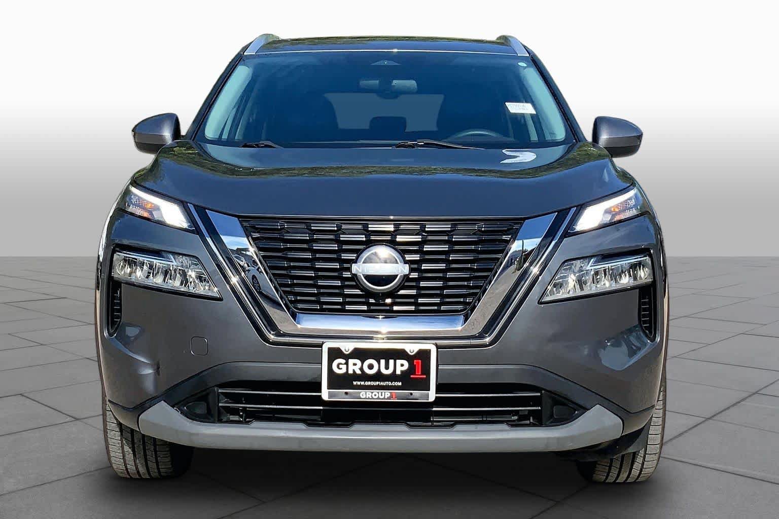 Used 2023 Nissan Rogue SV w/ SV Premium B Package FWD image 3