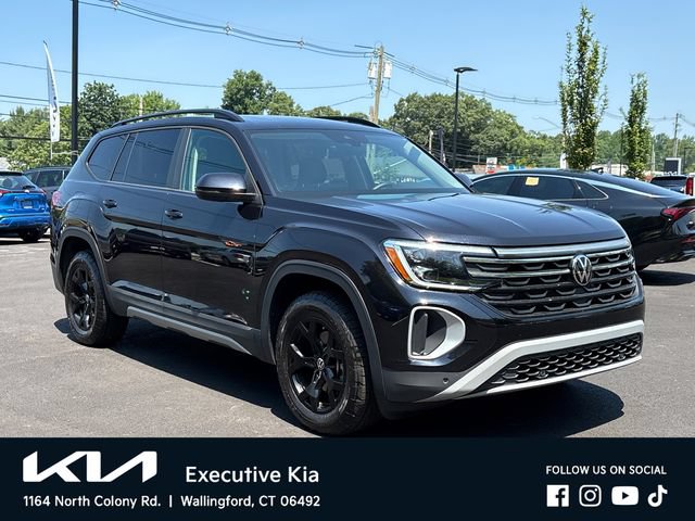 Used 2024 Volkswagen Atlas Peak Edition SE AWD/4WD image 5