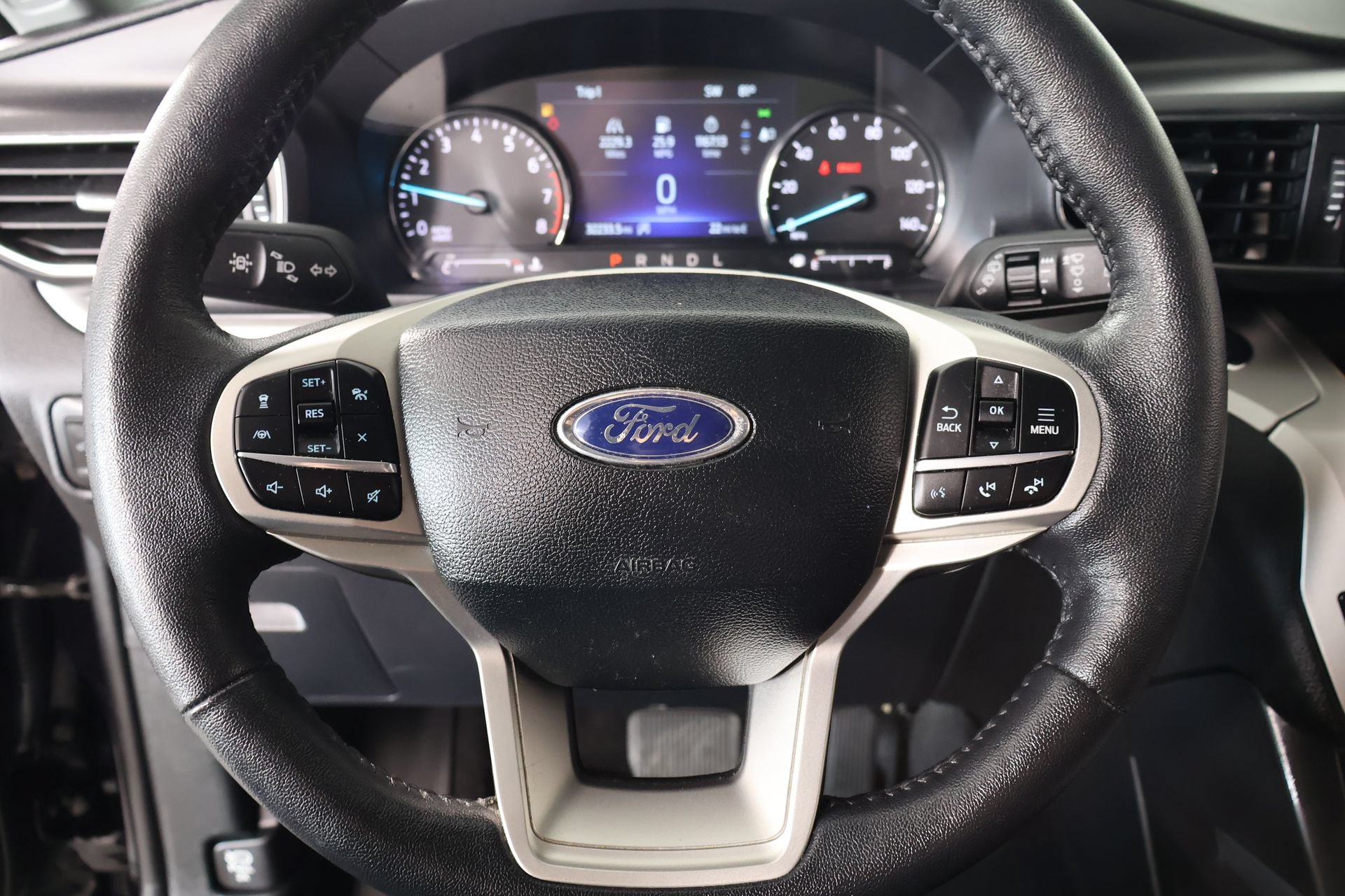 Used 2024 Ford Explorer XLT w/ Equipment Group 202A AWD/4WD image 3