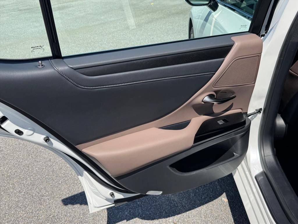 Used 2024 Lexus ES 350 w/ Technology Package FWD image 13