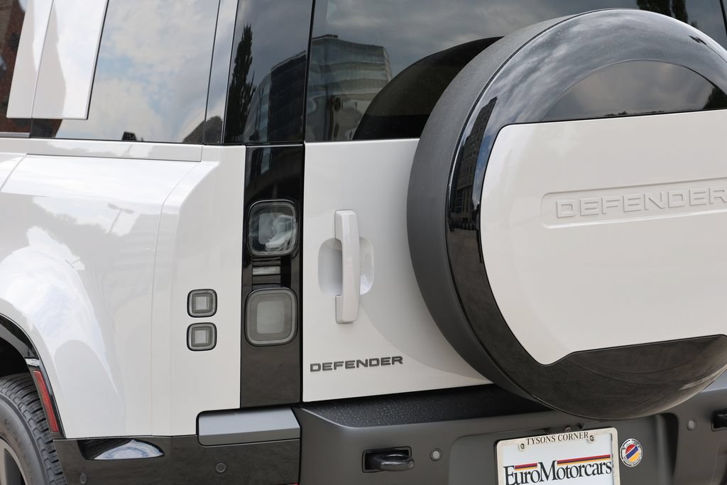 New 2026 Land Rover Defender 110 X-Dynamic SE AWD/4WD image 8