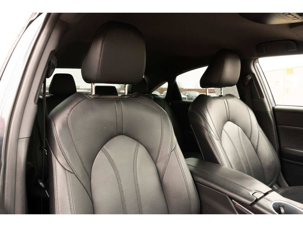 Used 2021 Toyota Avalon XLE image 18