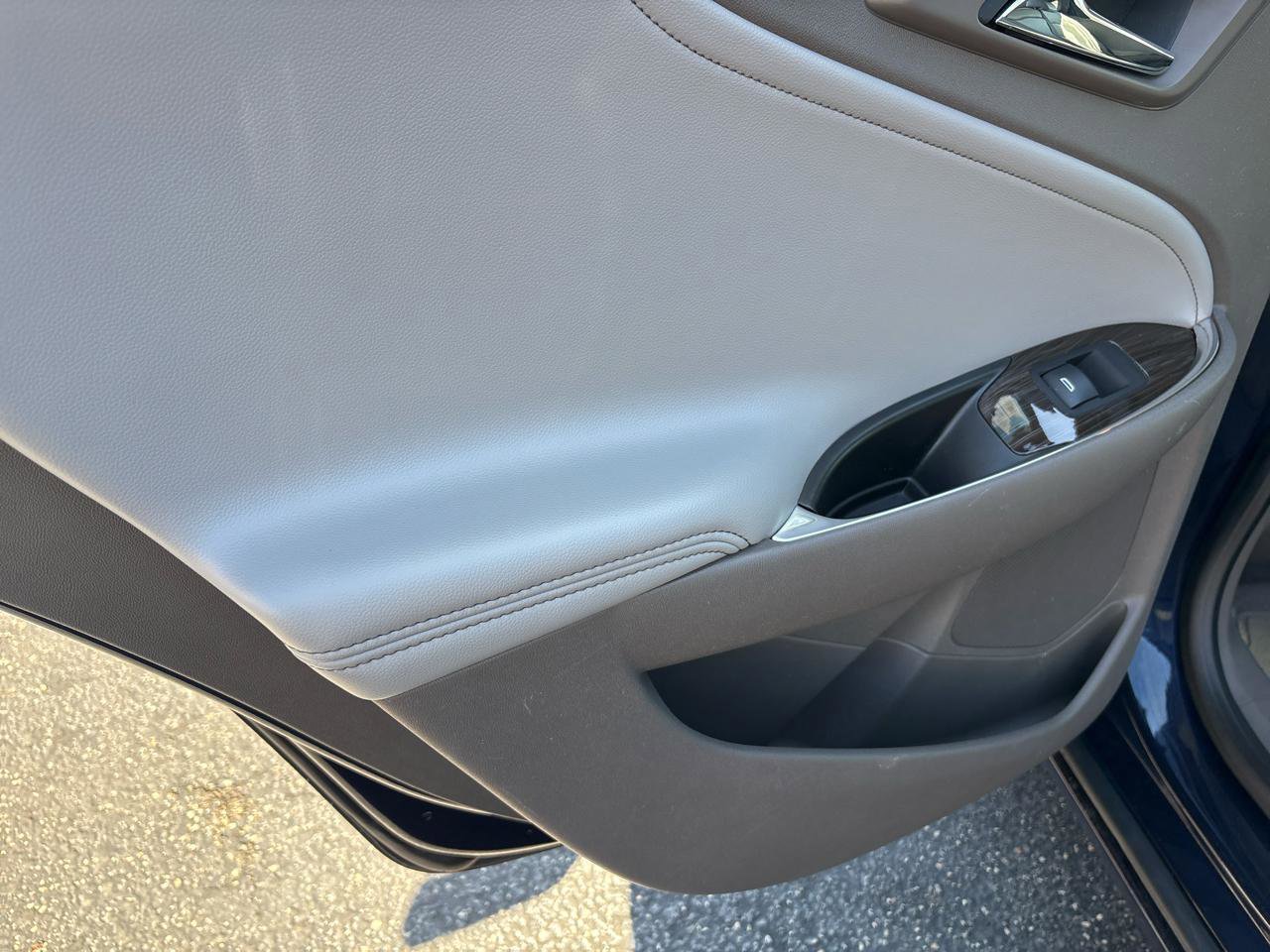 Used 2017 Chevrolet Malibu Premier w/ Premier Sun and Wheel Package image 27