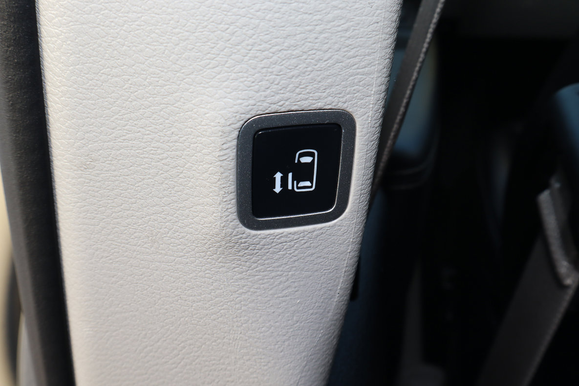 Used 2023 Chrysler Pacifica Touring-L image 18