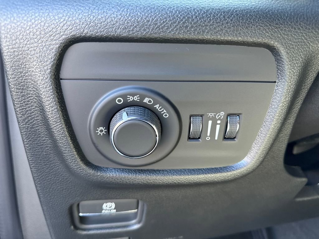 New 2025 Jeep Grand Cherokee L Laredo image 32