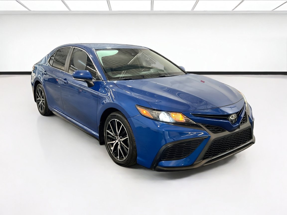 Used 2023 Toyota Camry SE w/ Convenience Package FWD image 3