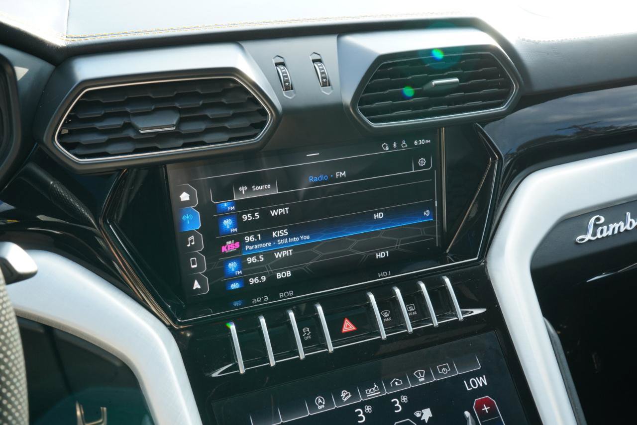 Used 2020 Lamborghini Urus AWD/4WD image 36
