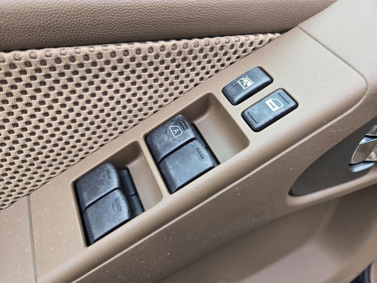 Used 2005 Nissan Frontier LE w/ (J01) Sunroof Pkg image 15