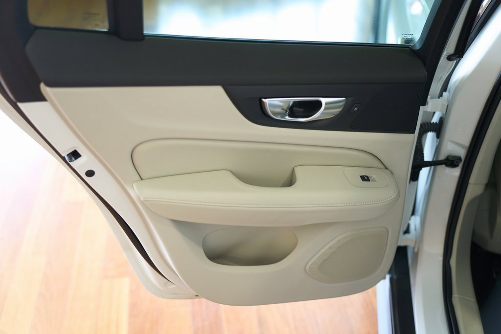 Certified 2025 Volvo V60 B5 Cross Country Plus image 14