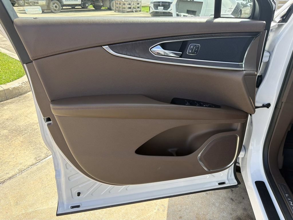 Used 2018 Lincoln MKX Reserve FWD image 19