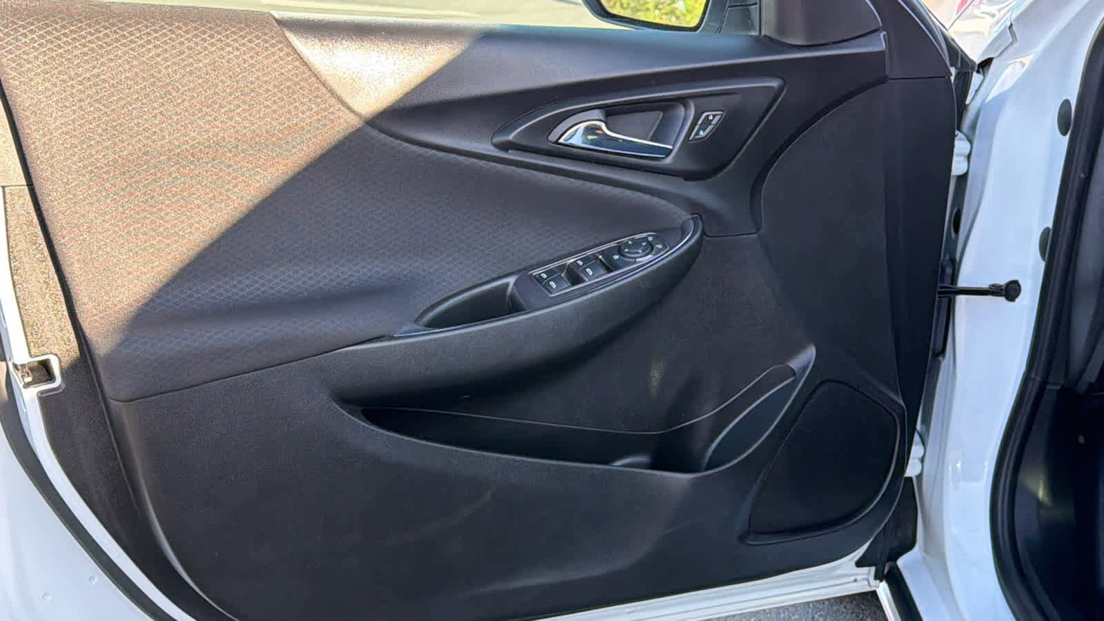 Used 2022 Chevrolet Malibu LT image 23