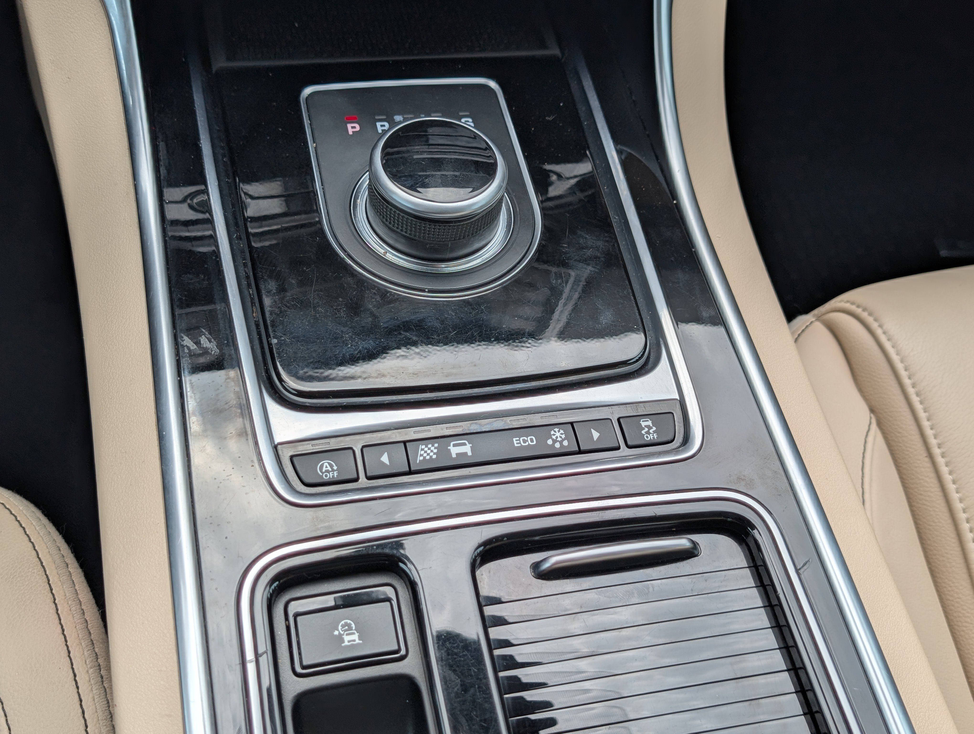 Used 2018 Jaguar XE Prestige AWD/4WD image 25