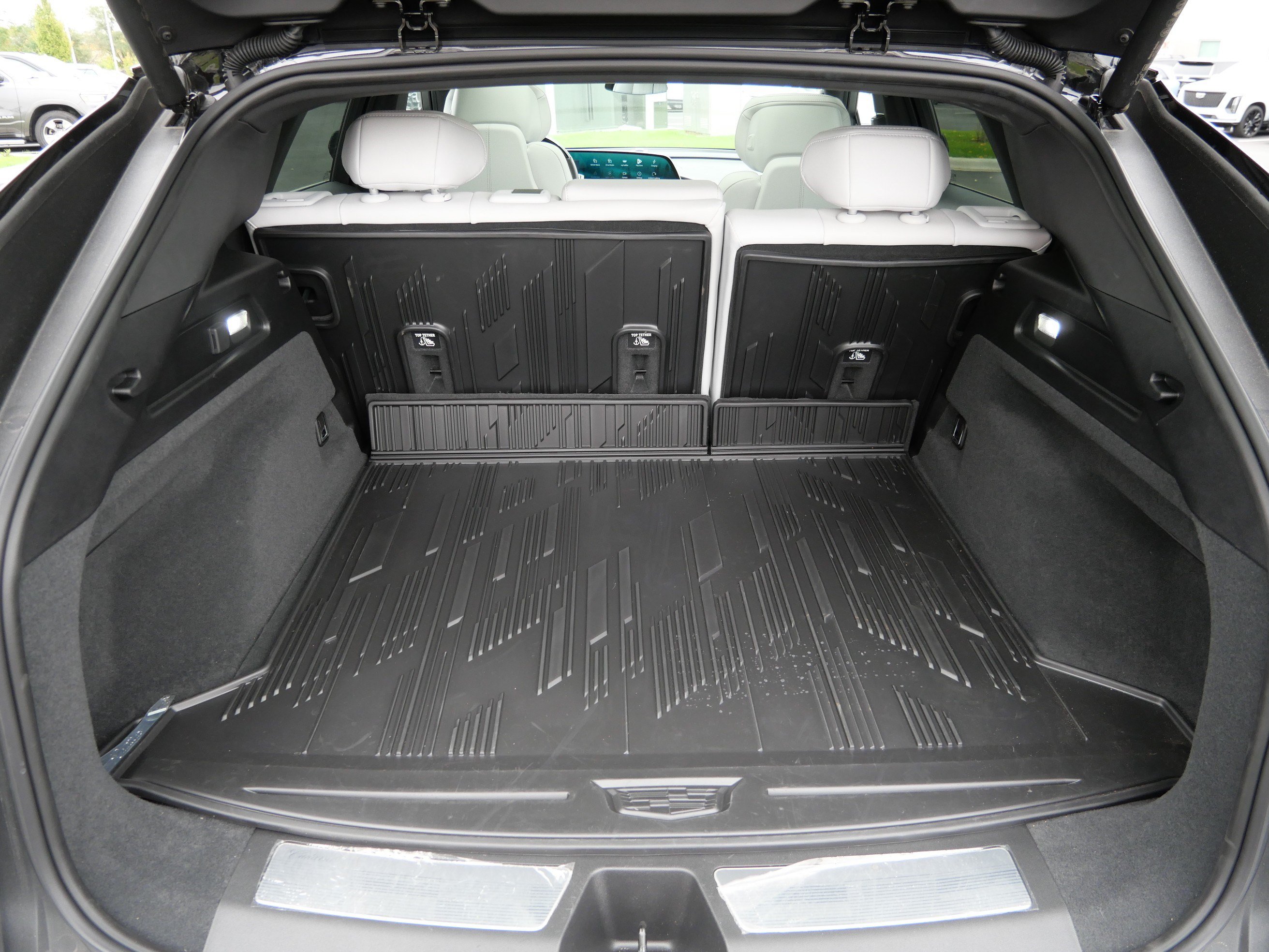 Used 2026 Cadillac Lyriq Luxury w/ LPO, Floor Liner Package AWD/4WD image 18