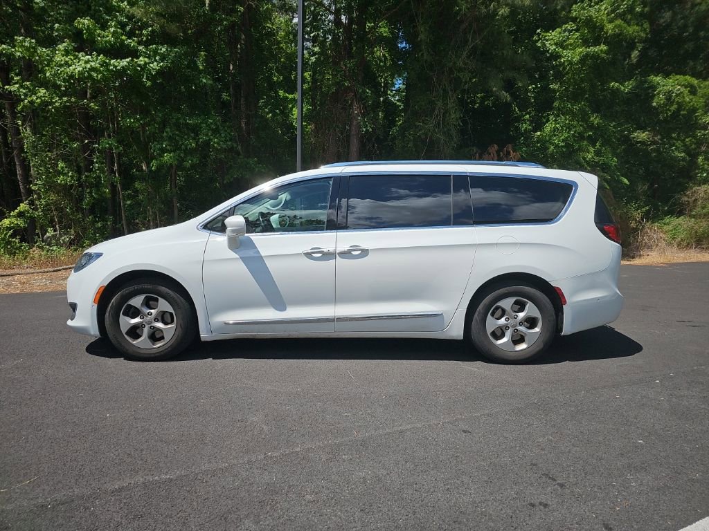 Used 2017 Chrysler Pacifica Touring-L Plus w/ Advanced Safetytec Group FWD image 8